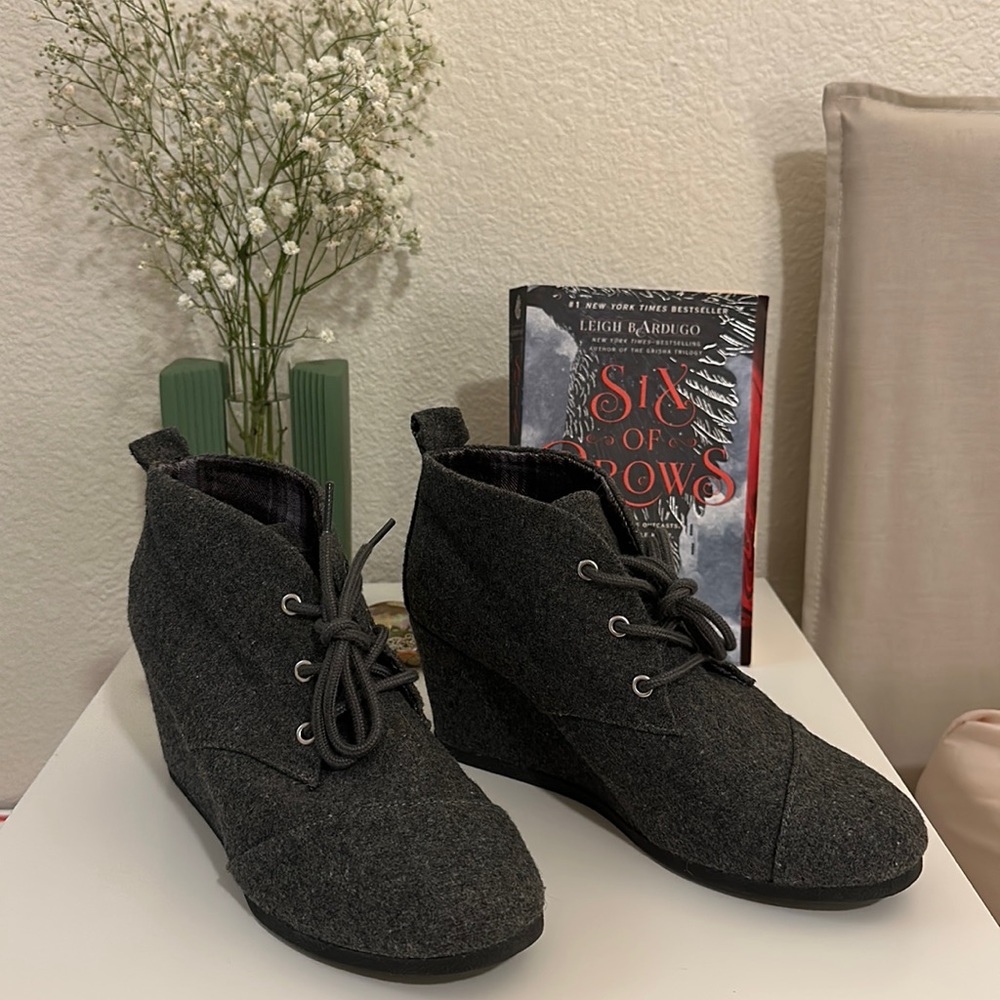 Grey shoe boot wedges